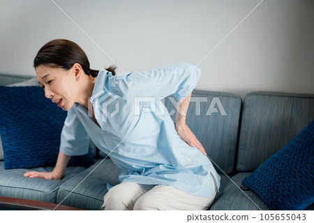 腰痛女性煩惱 105655043