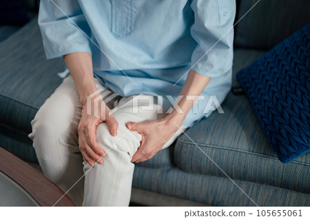 Knee pain female pain Knee pain female pain 105655061