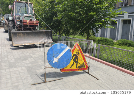 Road repair, road sign and road repair equipment. Road repair, road sign and road repair equipment. 105655179