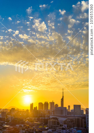 Momochihama, Jigyohama, Sawara Ward, where the sunset is beautiful, and the area around Fukuoka Tower in the dusk, blue sky and sun. 105655360