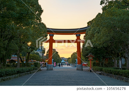 大分宇神宮的黃昏景色 105656276