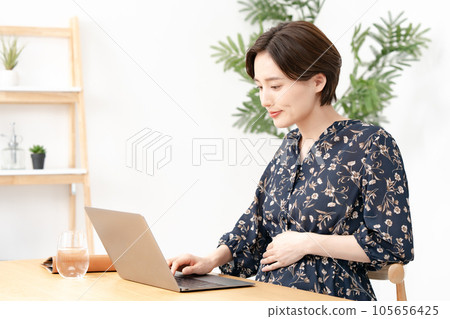 產婦 職業媽媽 孕婦 105656425
