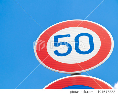 Road sign (regulatory sign) "Maximum speed" and blue sky. 105657822