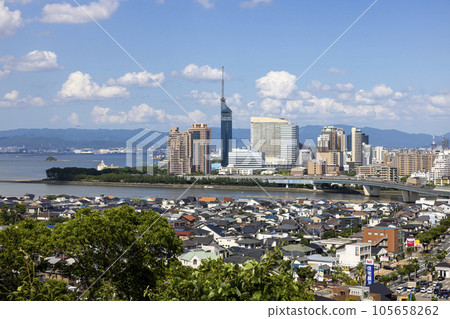 從山上看福岡塔的城鎮景觀 105658262