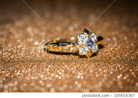 Golden ring with tanzanite 105658367