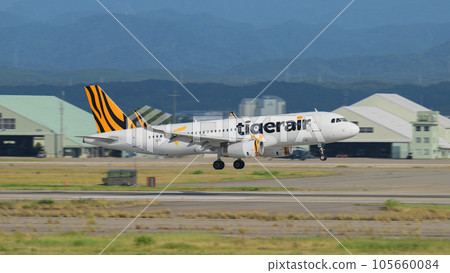 Tigerair Taiwan Airbus A320-200 landing 105660084