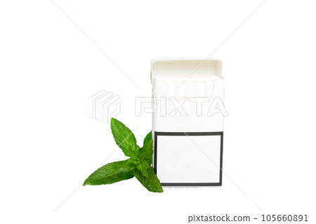 Pack of menthol cigarettes and fresh mint on colored table, Menthol cigarettes top view flat lay 105660891