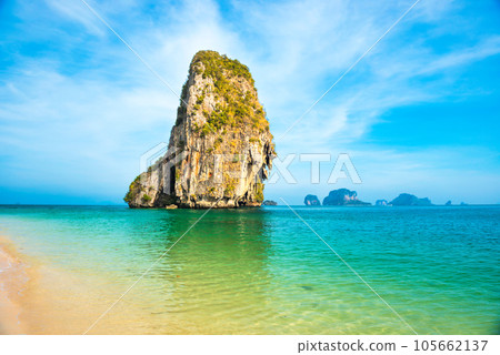 Beach landscape 105662137