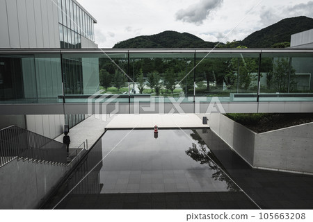 Water surface and connecting bridge [Nagano Prefectural Art Museum] 105663208