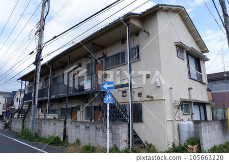 Old mortar apartment Old mortar apartment 105663220