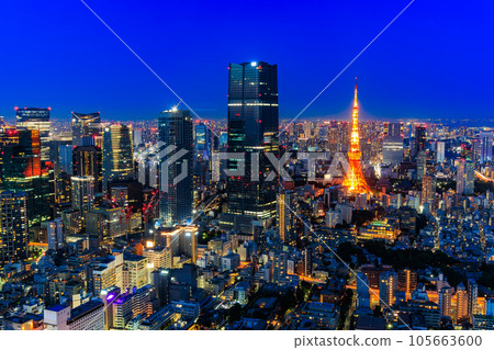東京,港區,六本木新城天文台在晚上,從東京城市景觀視圖 東京,港區,六本木新城天文台在晚上,從東京城市景觀視圖 105663600