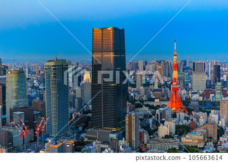 東京港區，從六本木新城展望台觀景台欣賞夜景 105663614