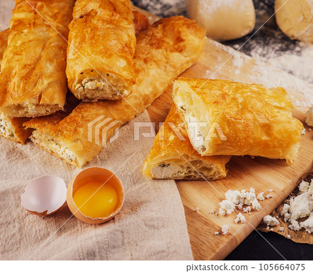 Vertuta or placinta with cottage cheese 105664075