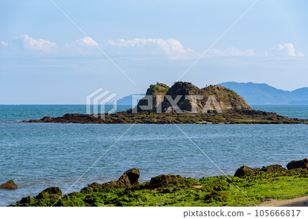 Seto Inland Sea coastal scenery, Mt. Mitsuyama seen from Saburo Island coast in Yorishima Town 105666817