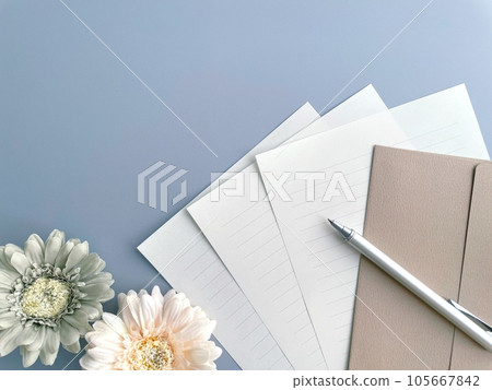 letter set, pen and flower 105667842