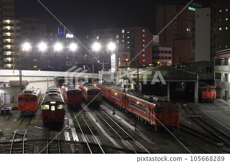 At night at Okayama diesel train branch of Goto general vehicle office (Kita Ward, Okayama City, Okayama Prefecture) 105668289