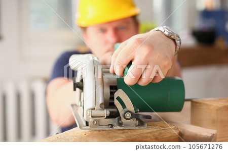 Worker using electric saw portrait 105671276