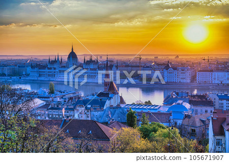 Budapest Hungary, city skyline sunrise at Hungarian Parliament and Danube River 105671907