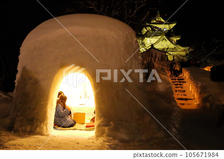 Yokote City, Akita Prefecture Night view of snowy kamakura and Yokote Castle 105671984