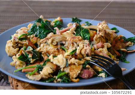 plate of omelet with spinach plate of omelet with spinach 105672291