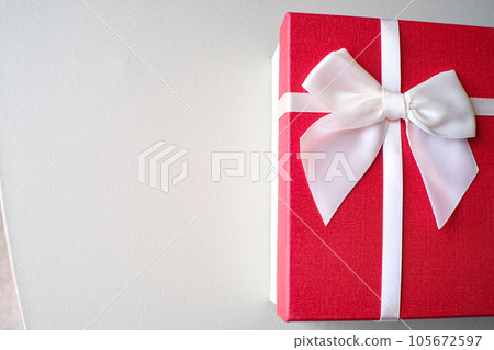 Valentine present. Gift box and red ribbon for romantic couple.Gift box and ribbon with tag for valentine present 105672597