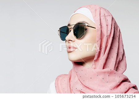 beauty girl in hijab and sunglasses. 105673254
