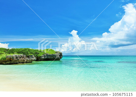 沖繩池間島藍天和海景 105675115