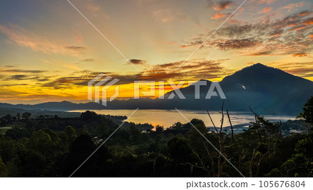 Stunning view on mount Abang  and lake Batur at sunrise 105676804
