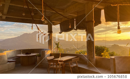 Empty cafe on sunrise with view on Batur volcano 105676858