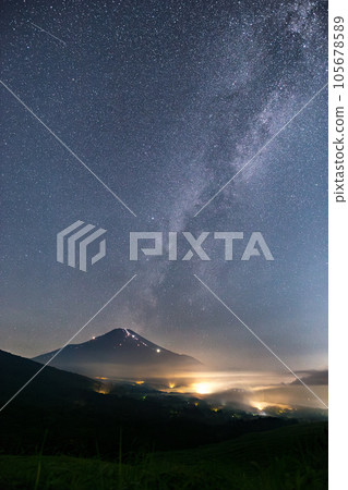 Milky Way rising over Mt.Fuji from Yamanakako panorama platform Milky Way rising over Mt.Fuji from Yamanakako panorama platform 105678589