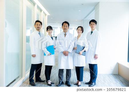 在醫院工作的人們​ 105679821