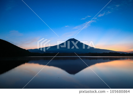 Burning Upside-down Fuji at Dawn (Lake Tanuki), Fujinomiya City, Shizuoka Prefecture Burning Upside-down Fuji at Dawn (Lake Tanuki), Fujinomiya City, Shizuoka Prefecture 105680864