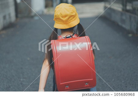 primary school child, schoolchild, schooler 105680968