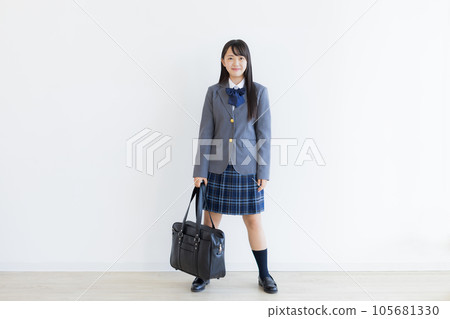 Female student in uniform High school junior high school student Junior high school student 105681330