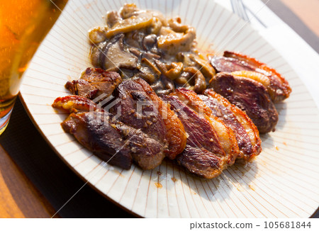 Slices of duck magret with mushrooms Slices of duck magret with mushrooms 105681844