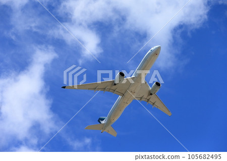 客機起飛圖片 105682495