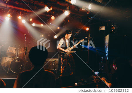 A young man playing the guitar 105682512