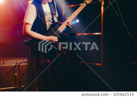 A young man playing the guitar 105682514