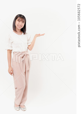 A young lady to guide 105682572