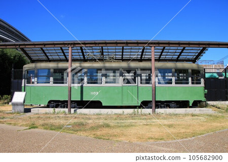 [Kobe City Tram] Directly next to the Type 1100 (Misaki Park) 105682900