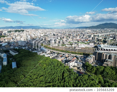 [Drone] Blue sky in summer and cityscape of Fukuoka city 105683209
