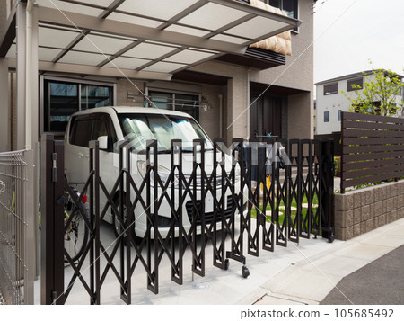 住宅車庫 105685492