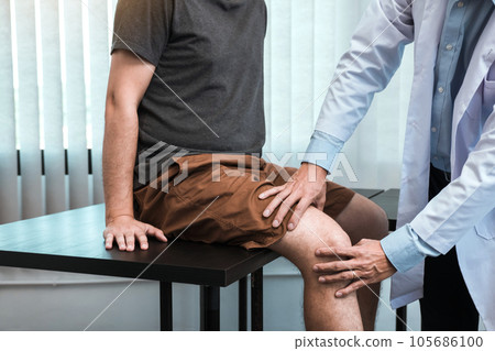 Asian physiotherapists are checking patients' knees. Asian physiotherapists are checking patients' knees. 105686100