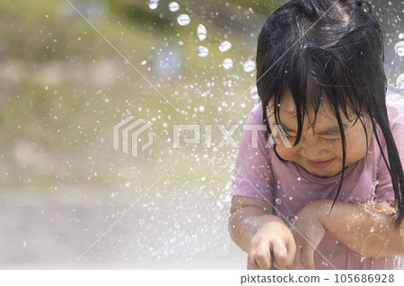 Girl playing in the water in the park (3 years old, Japanese) Girl playing in the water in the park (3 years old, Japanese) 105686928