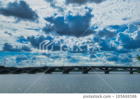 多雲天空 多雲天空 105688386