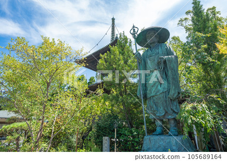 [No. 19 Fudasho] Tatsue-ji Temple Statue of Shugyo Daishi and Tahoto Pagoda [Shikoku 88 Temples] 105689164