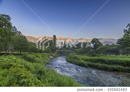 仲夏清晨大出公園和白馬三山 105691483