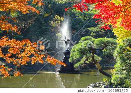 Crane Fountain in Kumoike Pond in Hibiya Park 105693725