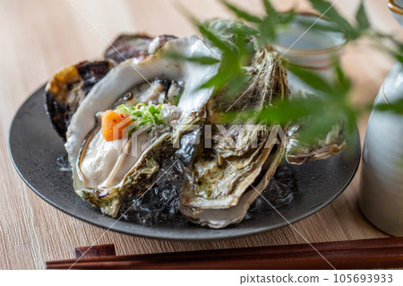 Raw oysters with ponzu sauce 105693933