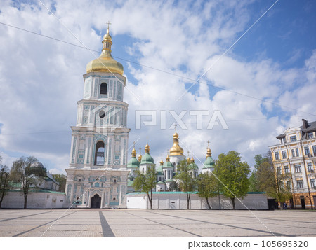 [Ukraine] A tall tower at the entrance of Saint Sophia Cathedral in Kyiv 105695320